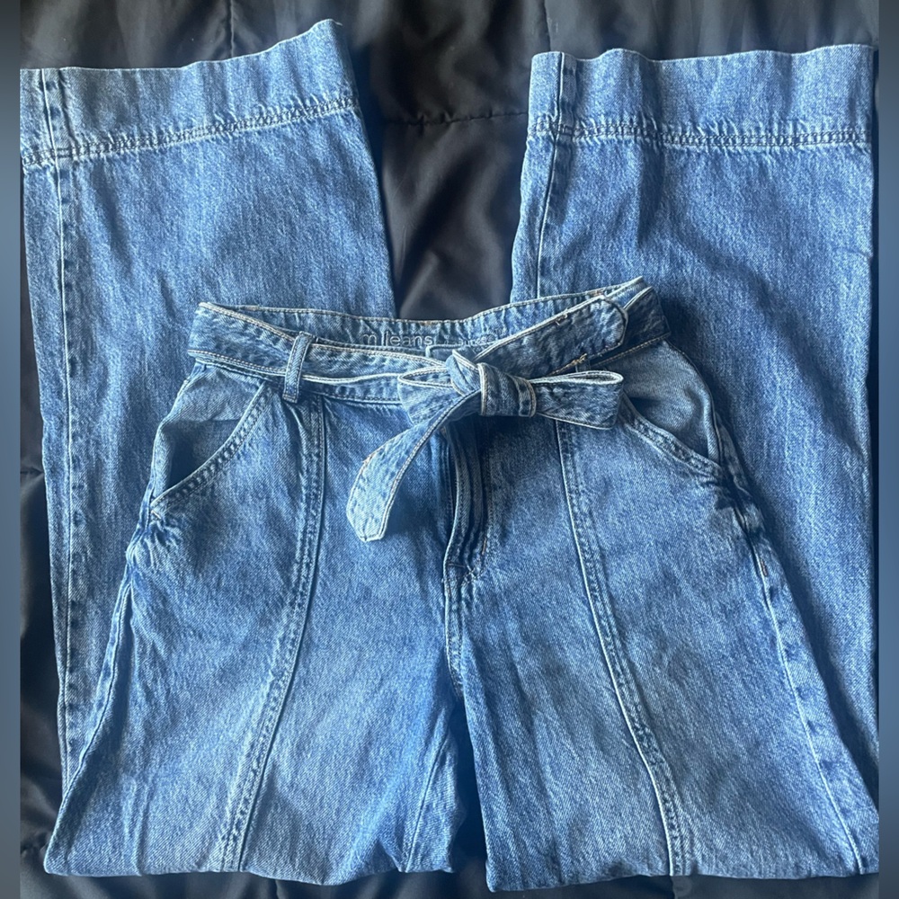 Retro style high rise wide leg jeans